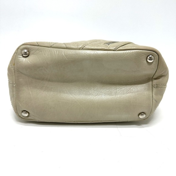 CHANEL White Shoulder Bag - Picture 3 of 16